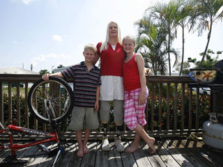 1_61_320_quad Lisa with her two kids