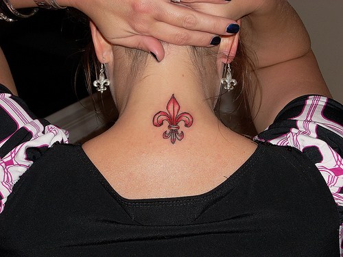Here's a random pic of a fleur de lis tattoo I found online: fleurdelis005